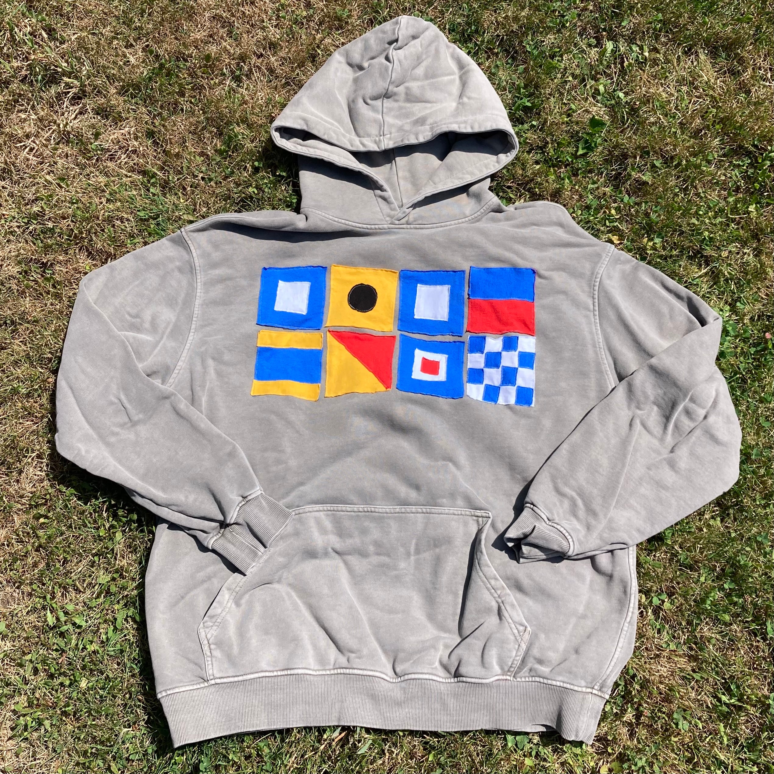 Large/XL "PIPE DOWN" Nauti Sailing Flags Hoodie