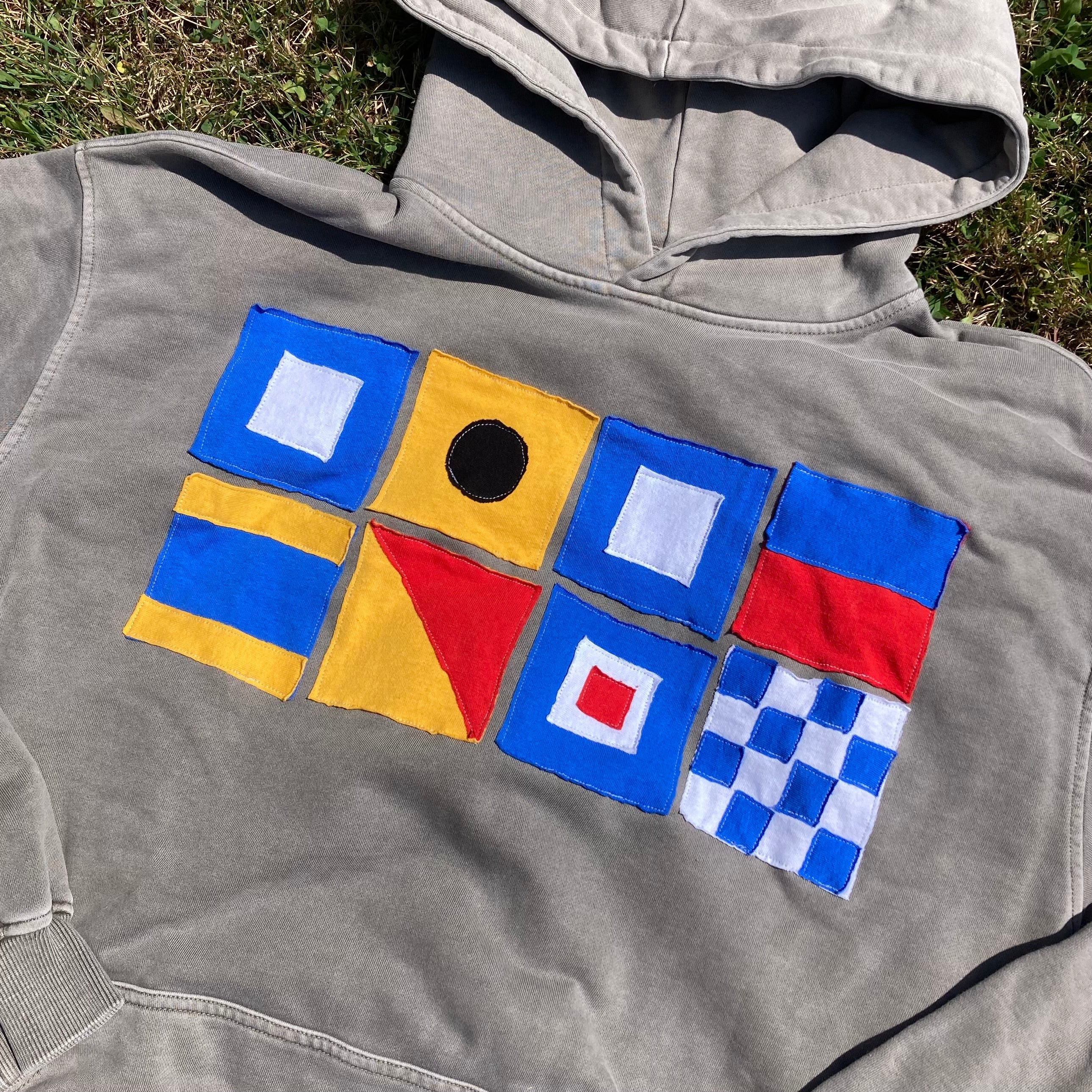 Large/XL "PIPE DOWN" Nauti Sailing Flags Hoodie